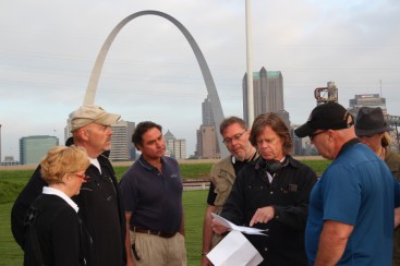 Planning the next shot, (l-r) Leisa Adkins, Dave Topping, Mike Haller, Rob Haller, William Macy, and David Adkins.